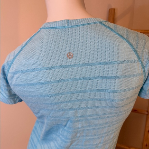 Lululemon Run: Swiftly Tech Short Sleeve Spry Blue Size 10 - Picture 7 of 8